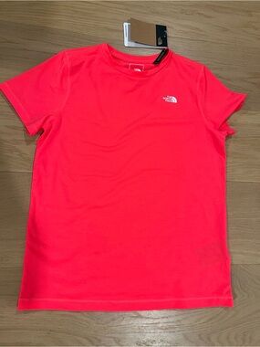 The North Face womens Short Sleeve Tee in radiant poppy XS